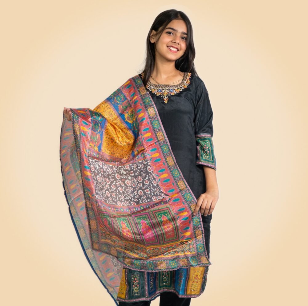 Black silk suit for girls - Image 4