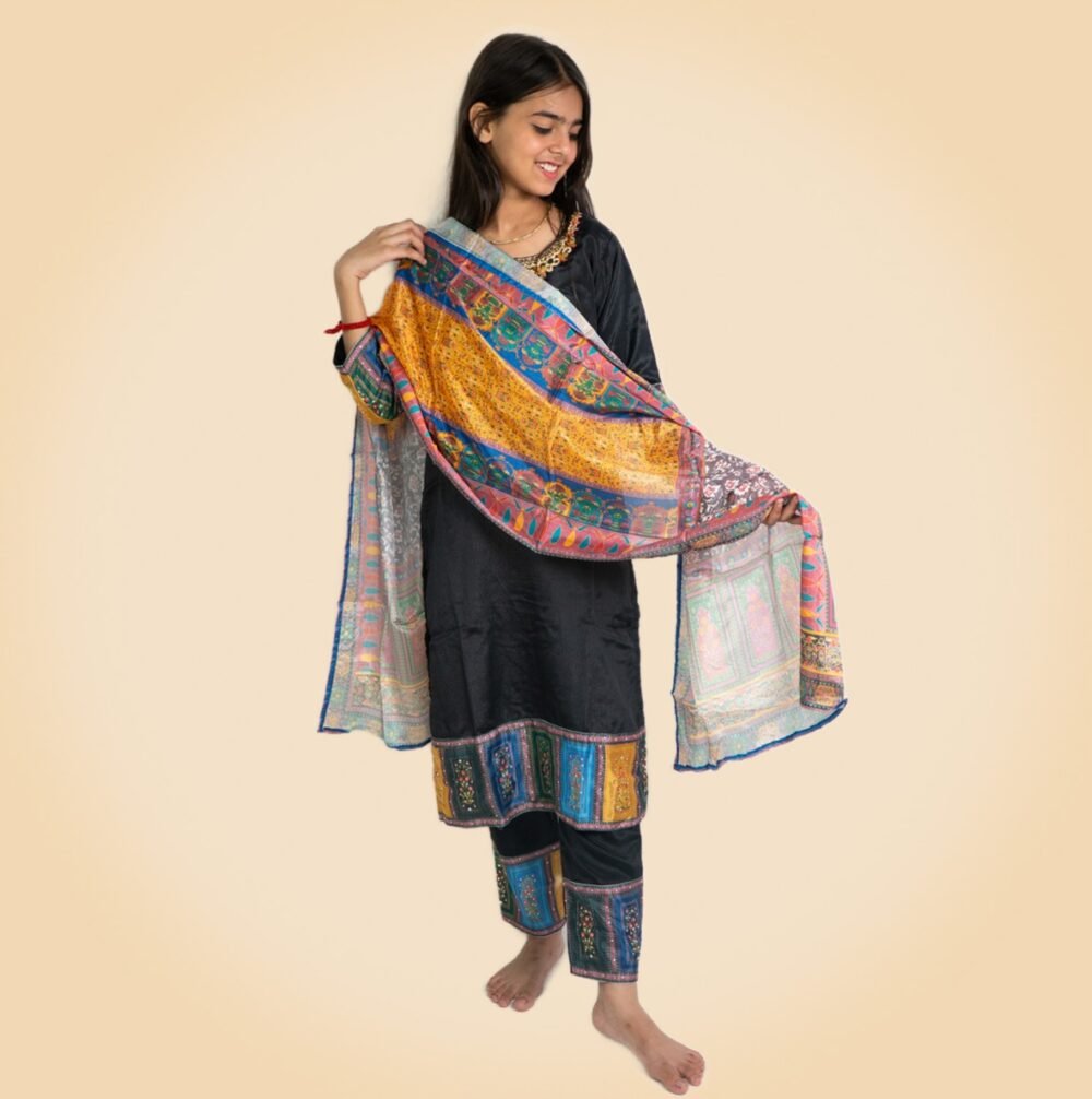 Black silk suit for girls - Image 2