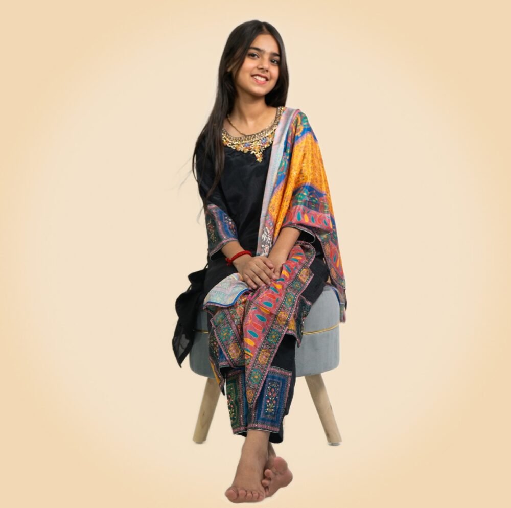 Black silk suit for girls - Image 3