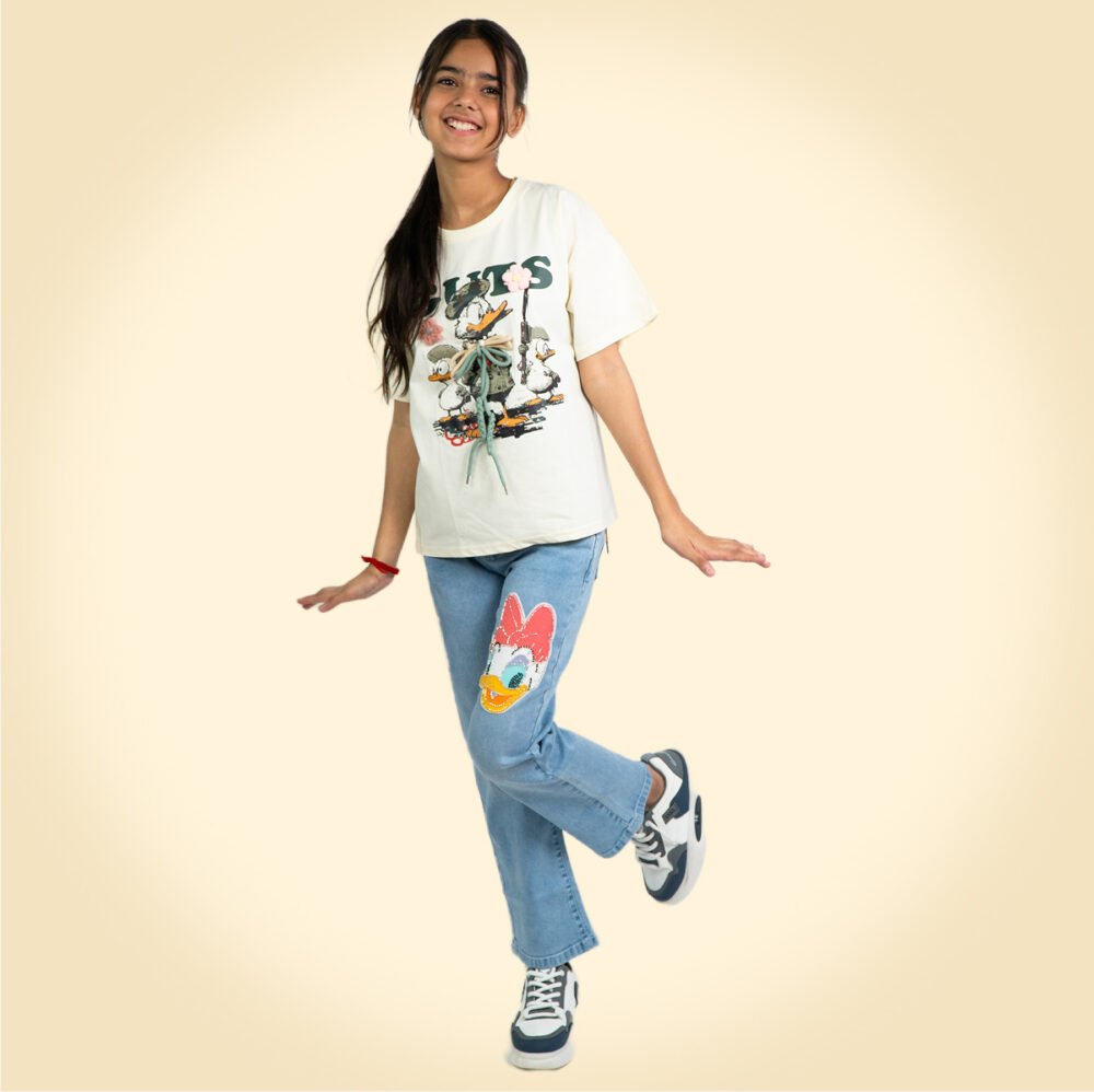 Trendy Cartoon Donald Duck Graphic Oversized T-Shirt for Girls - Image 4