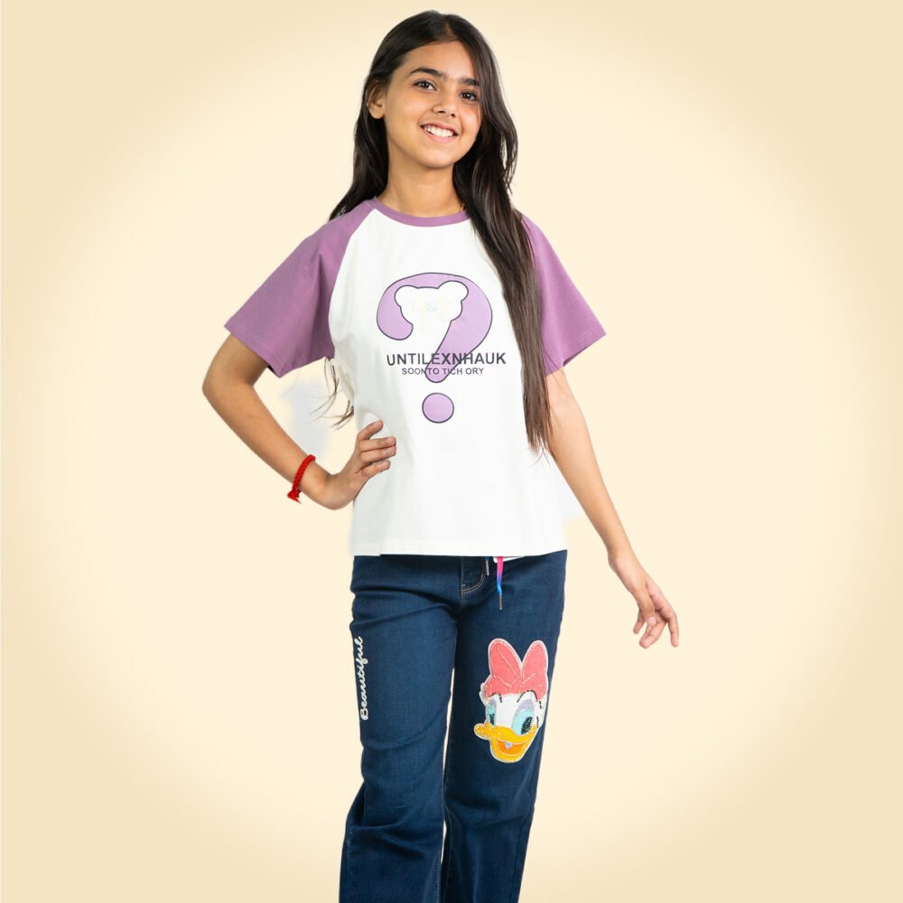 "Trendy Lavender & White Graphic T-Shirt for Girls – Stylish & Comfy Casual Wear" 👕✨